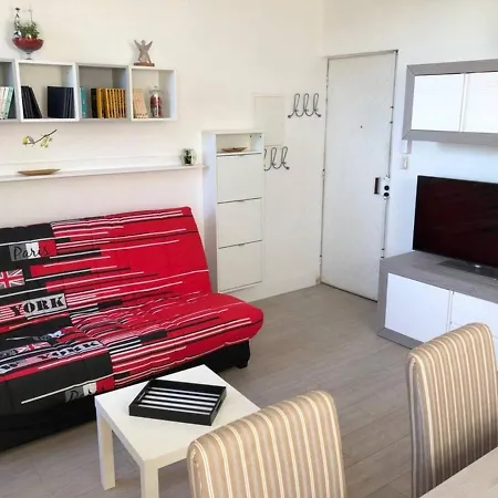 Y Sian Ben Apartment