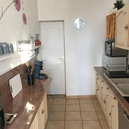 Y Sian Ben Apartment