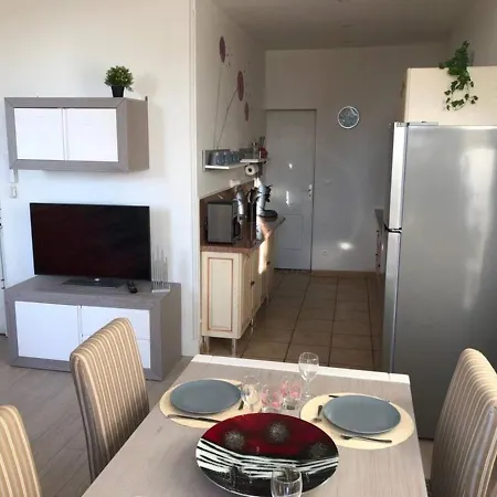 Y Sian Ben Apartment *